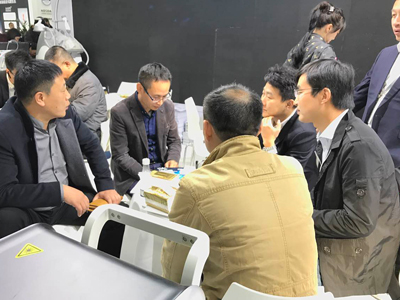 �����ꏊ(qi��ng)����Ƥ�w���t(y��)�����(hu��)ʢ�rֱ��